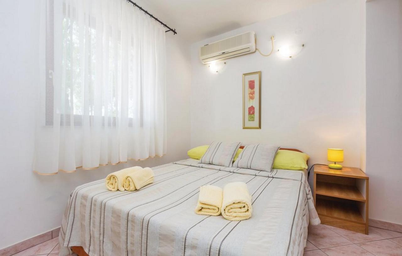 Apartments Paola Karlobag Room photo