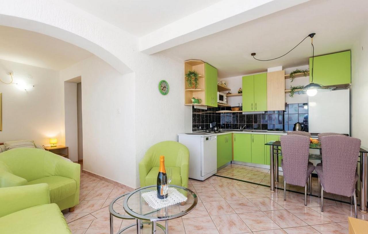 Apartments Paola Karlobag Room photo