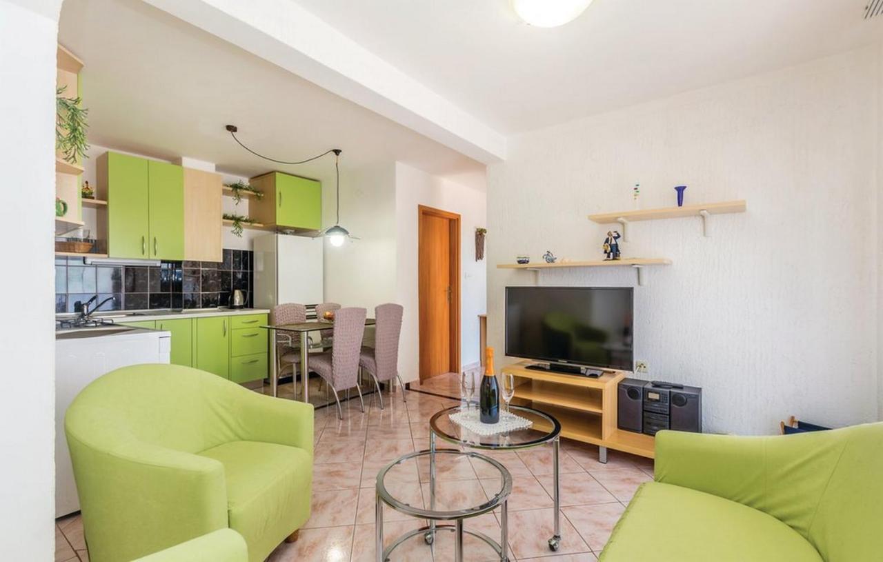 Apartments Paola Karlobag Room photo