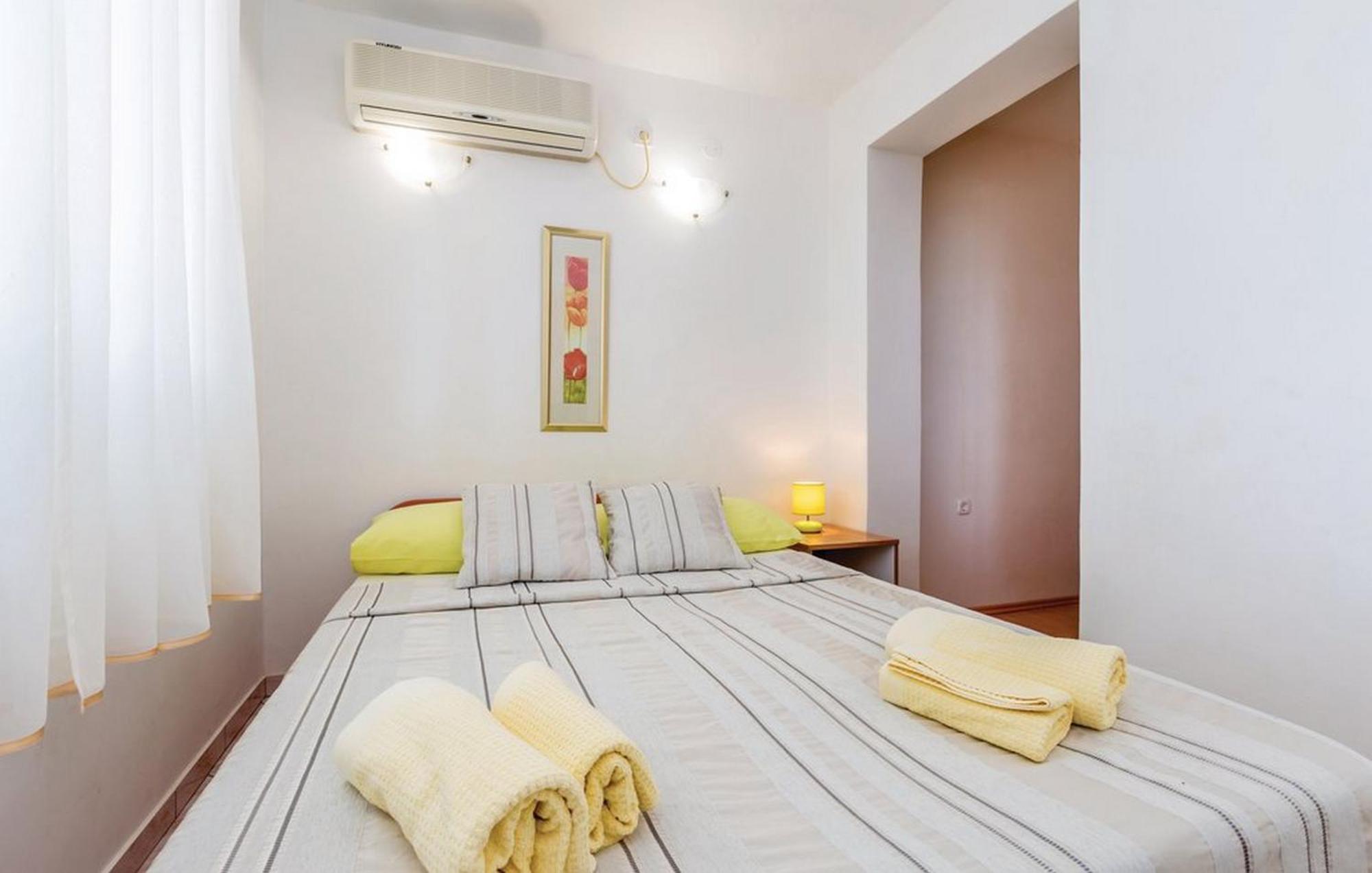 Apartments Paola Karlobag Room photo